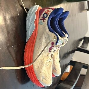 hoka arahi 6   Women’s size 9.5